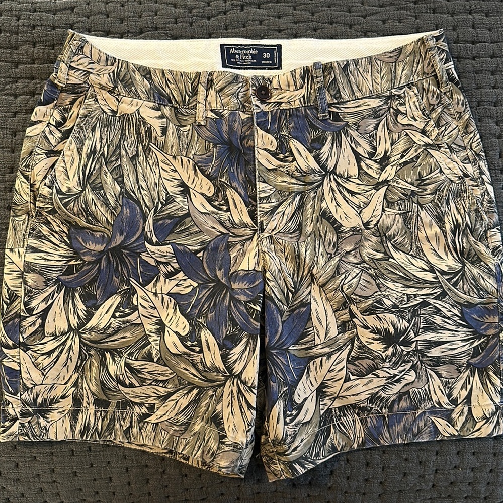 Abercrombie & Fitch stretch shorts.